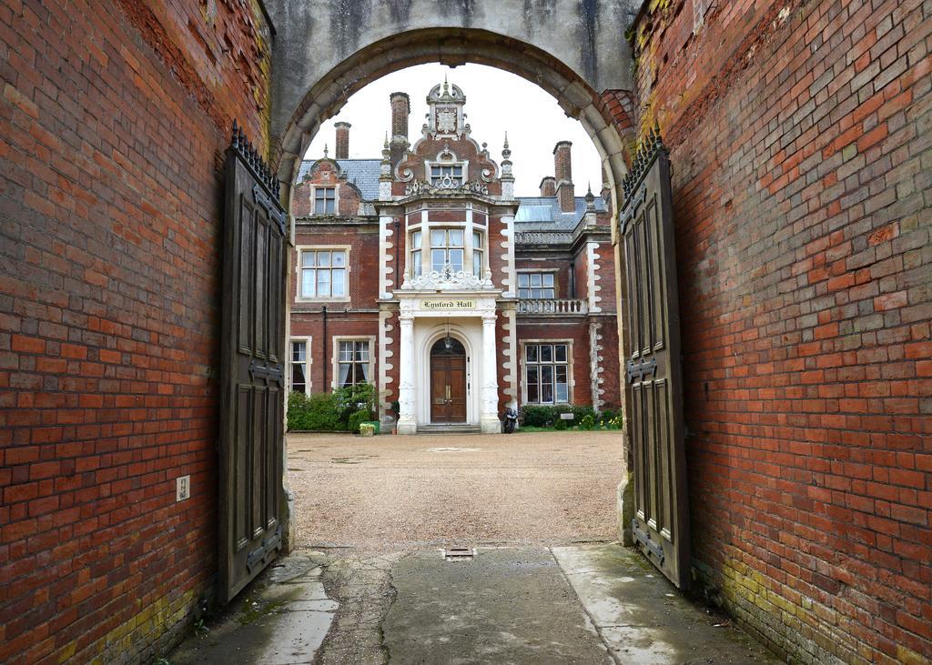 Lynford Hall Hotel Mundford Exteriör bild